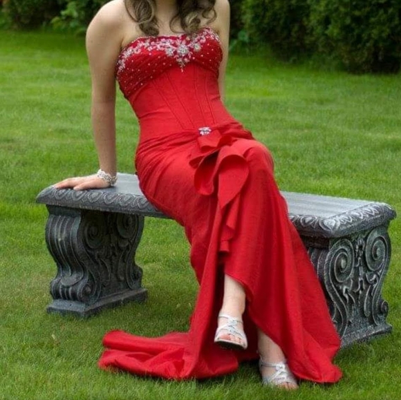 Prom dress - Picture 1 of 10